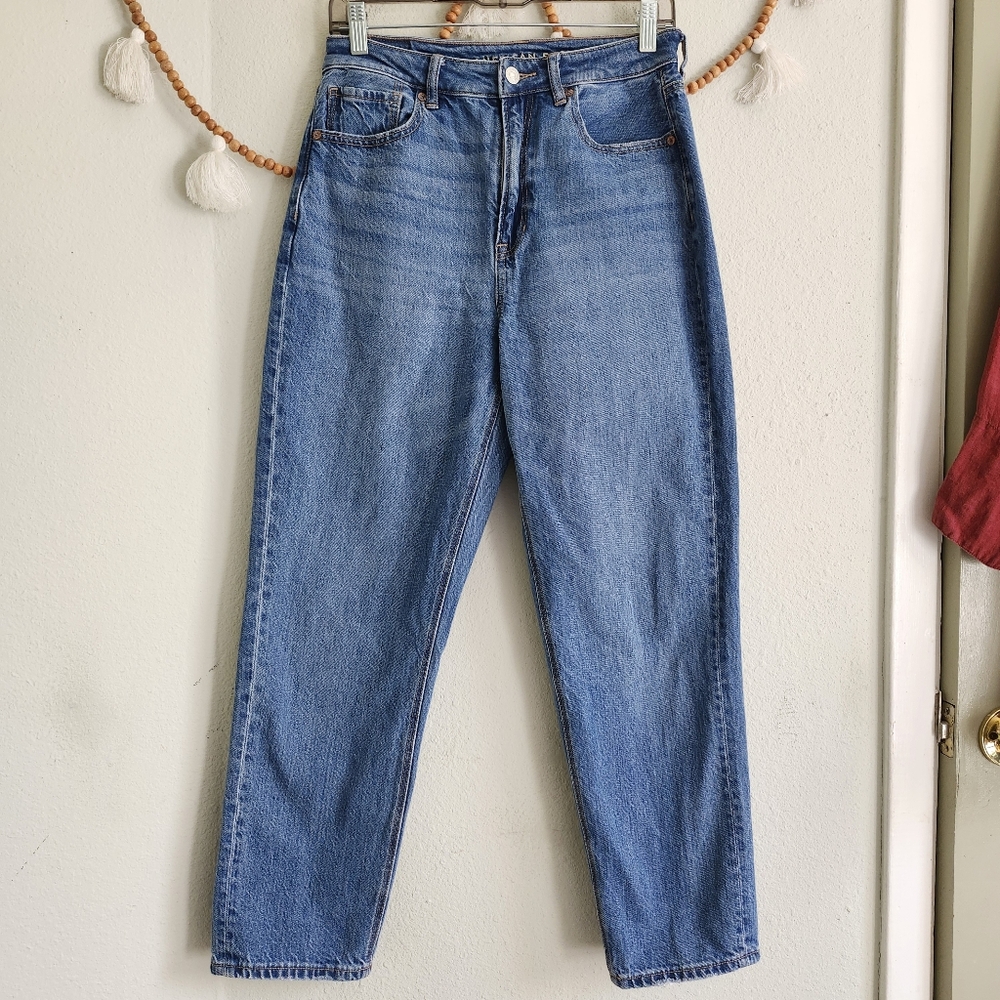 American Eagle Mom Straight Jeans